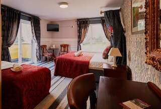 Отели типа «постель и завтрак» Killarney Inn Килларни Улучшенный трехместный номер-1
